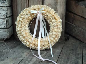 Wianek Naturalny z Kocanki w kolorze Kremowym